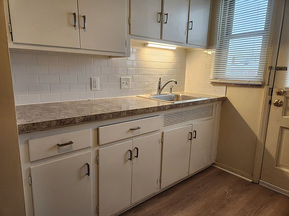 3rd image of 1666 Westwood Ave #D