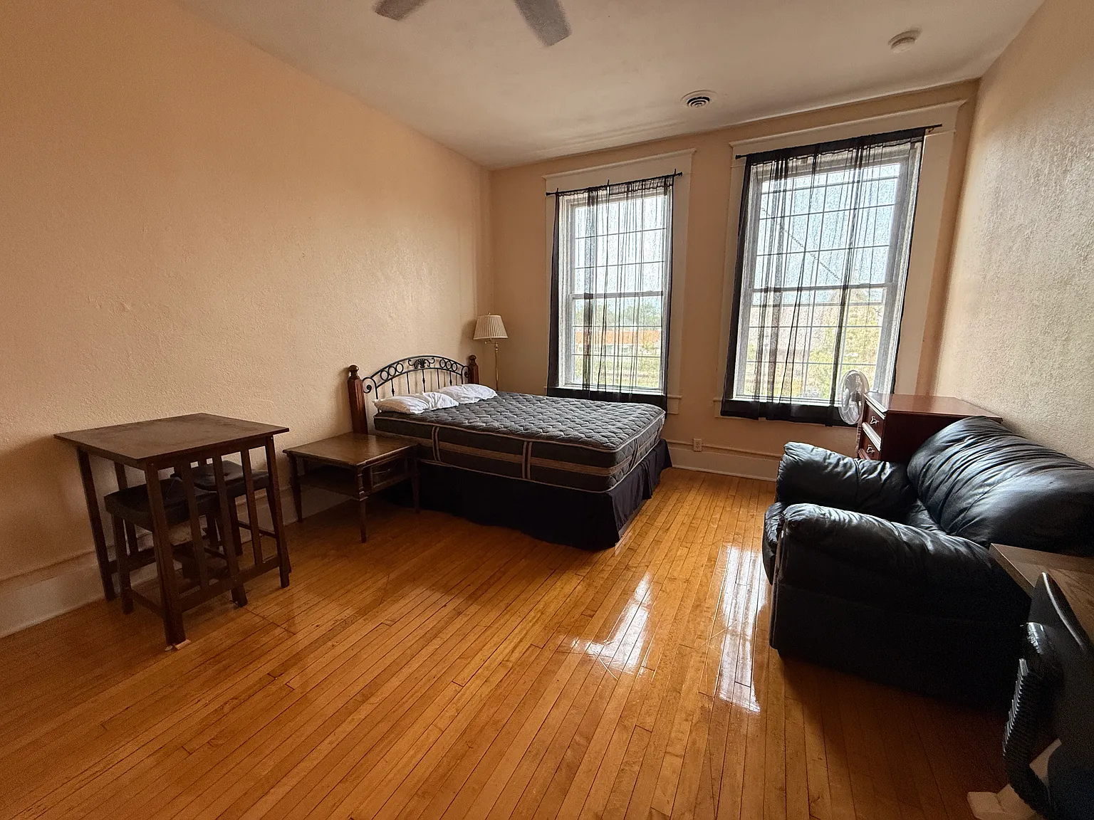 Studio, $750 — Photo 2