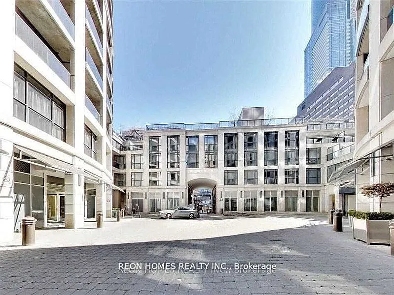 Building Photo - 21 Carlton St #1402