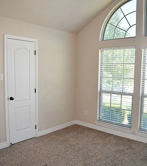 7609 Zircon Dr — Photo 35