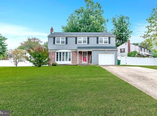 6 Arrowhead Dr, Marlton, NJ 08053