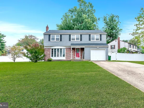 6 Arrowhead Dr, Marlton, NJ 08053