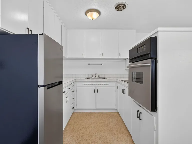 Shore View Apartments — Photo 12