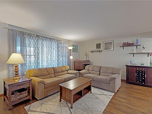2nd image of 27475 Benwood Cir