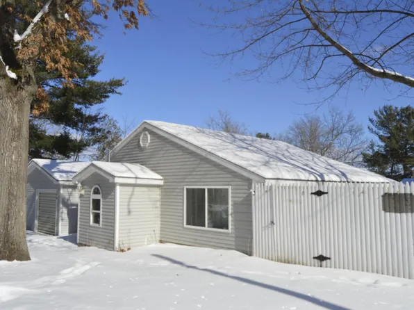106 Tin Pan Aly, Houghton Lake, MI 48629