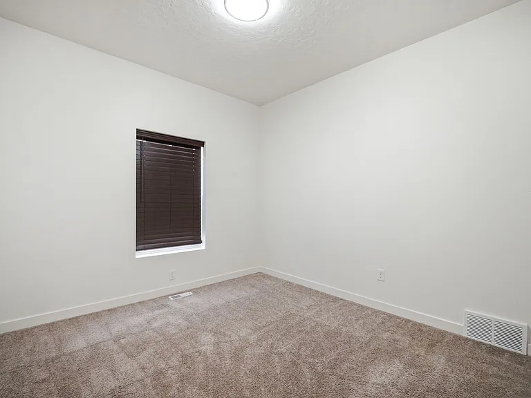394 W Parkway Dr — Photo 19