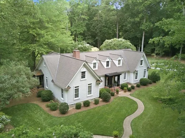 13370 Col Hogan Ln, Carrollton, VA 23314