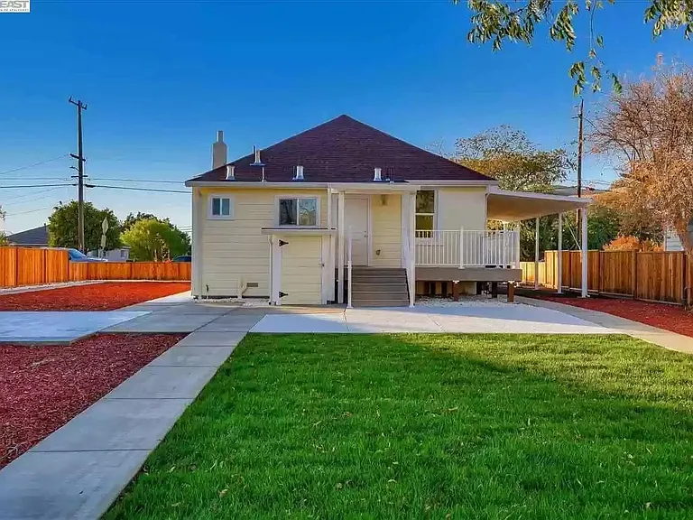 233 Sycamore St — Photo 4
