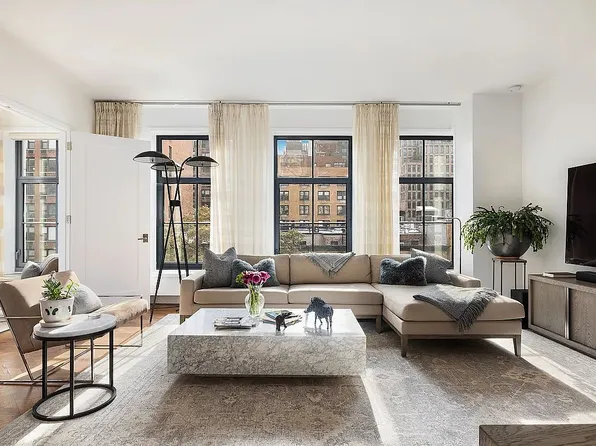 207 W 79th St #6A, New York, NY 10024