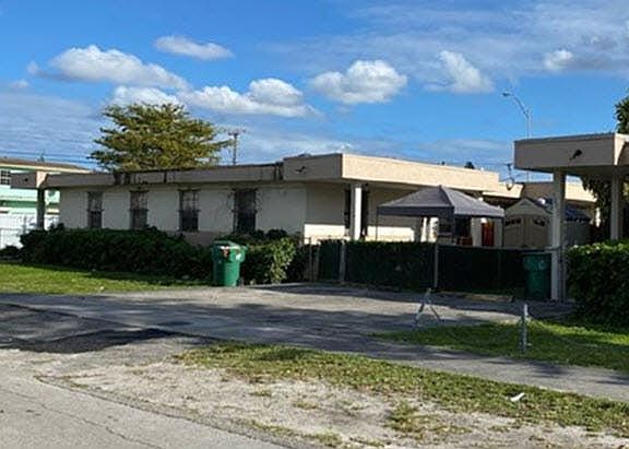4th image of 3200 NW 47th St APT C