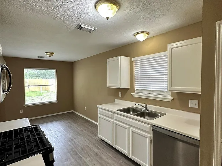 6910 Bayou Crest Dr — Photo 6