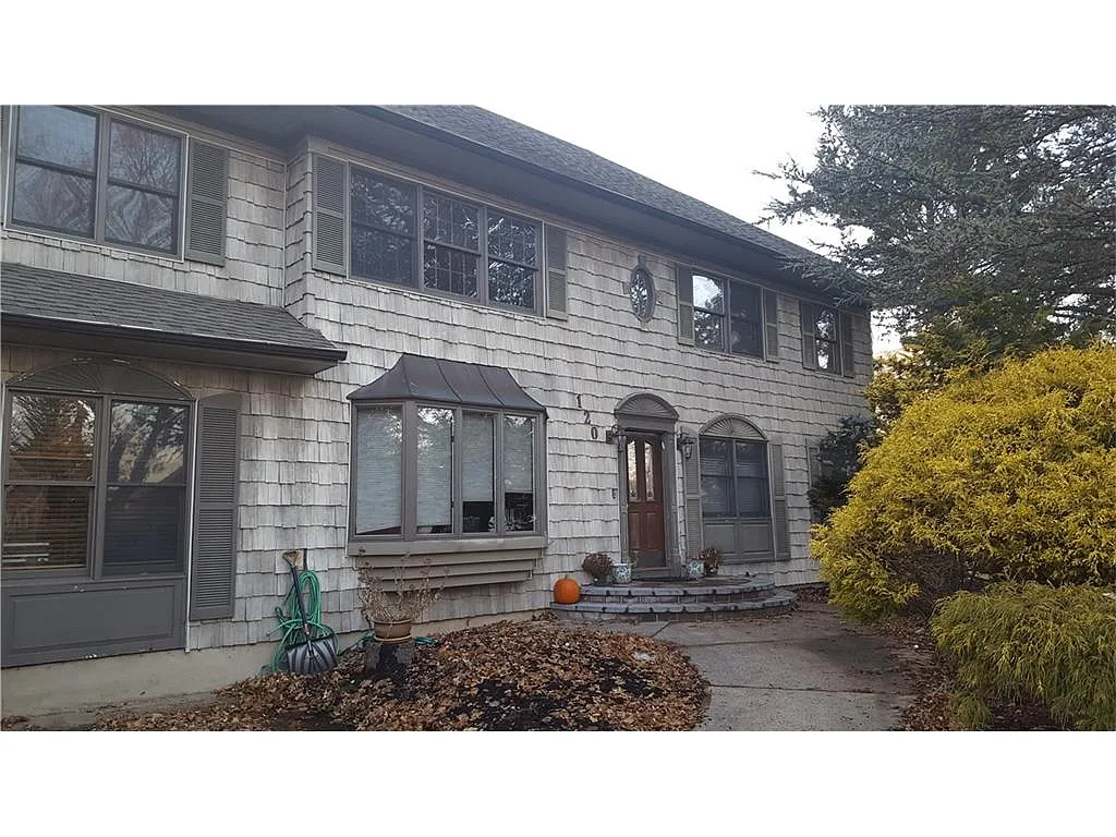 120 Redwood Ave photo 1