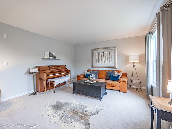 5th image of 1342 Camden Ct