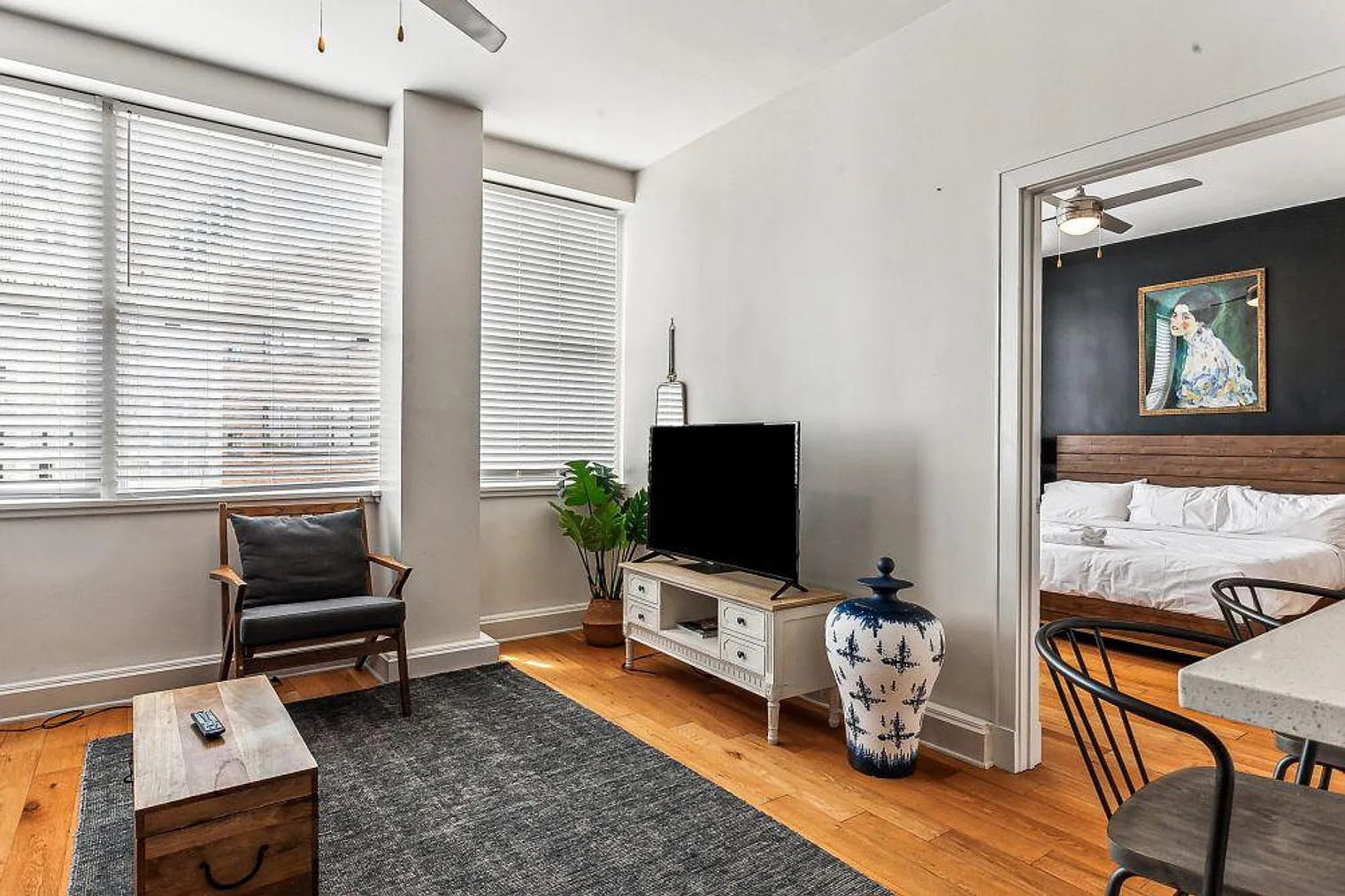 1 bed, 1.0 bath, 721 sqft, $4,439 — Photo 2