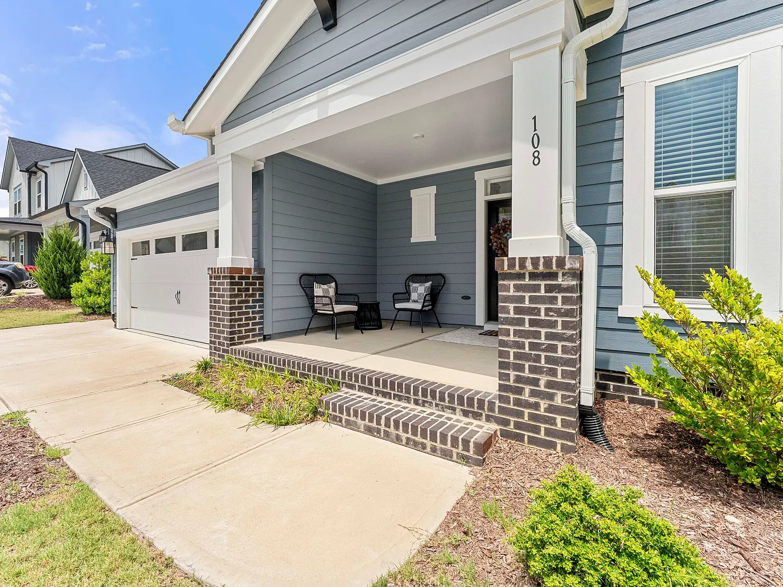 5 bed, 3.0 bath, 3222 sqft, $3,800 — Photo 2