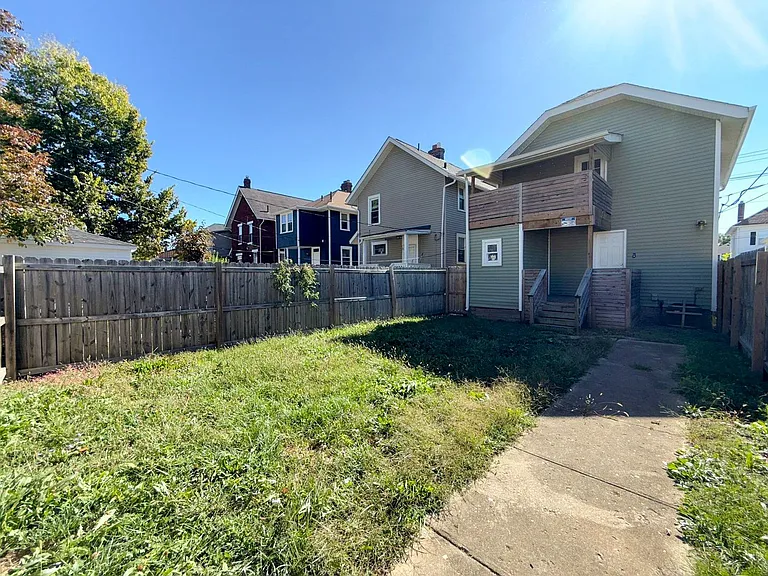 850 E Whittier St — Photo 24