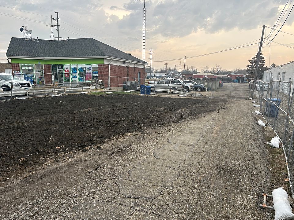 2nd image of 713 E Lincoln Hwy