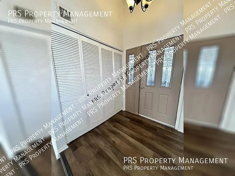 329 E Ambassador Dr — Photo 6