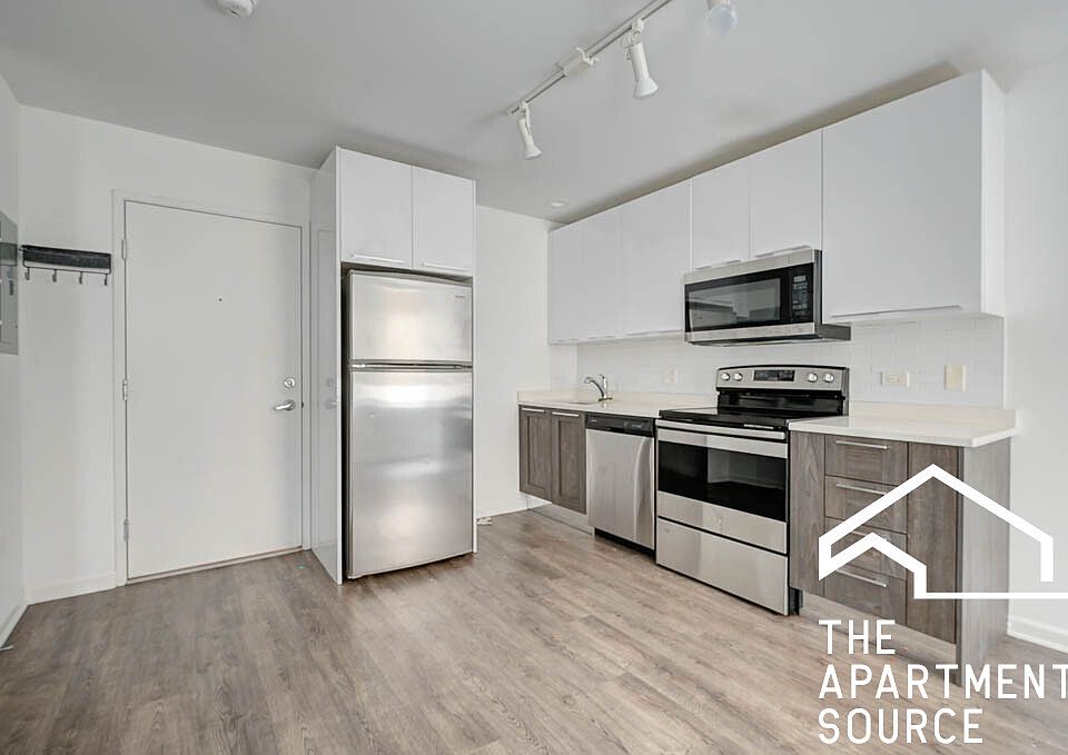 1st image of 940 W Winona St #309