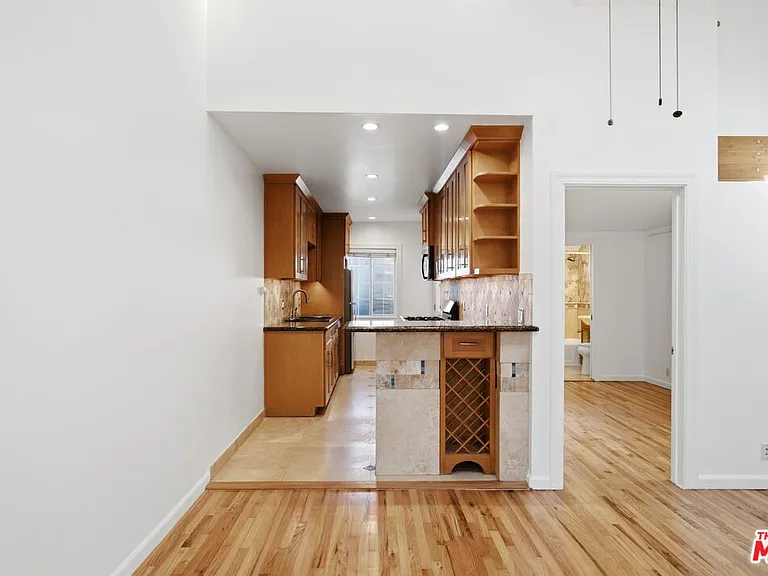 325 Vernon Ave #4 — Photo 6