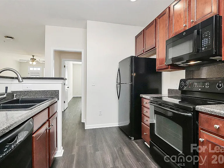 1654 Walnut View Dr — Photo 9