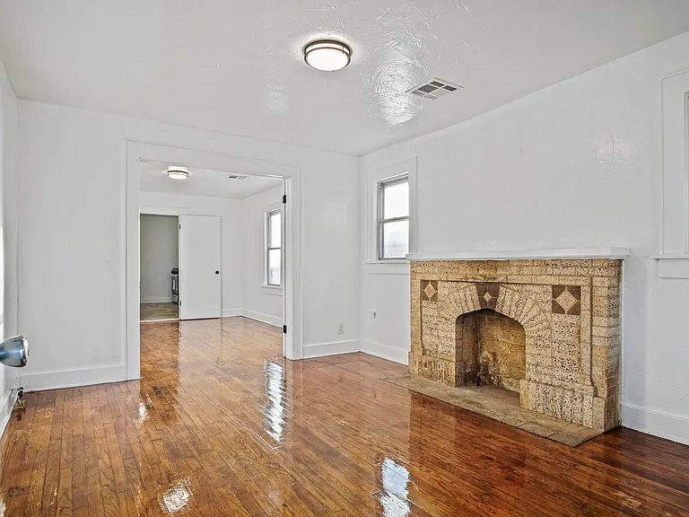 1524 NE 8th St — Photo 14