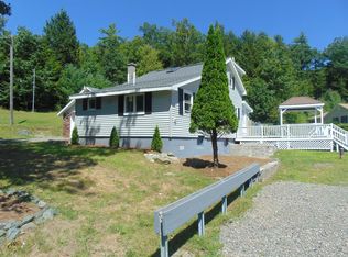610 Momrow Rd, Sand Lake, NY 12153