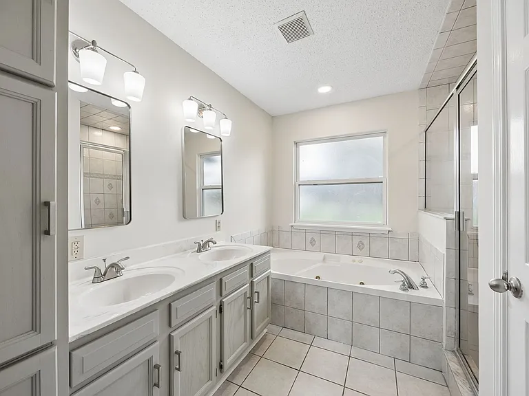 11018 Reading Rd — Photo 19