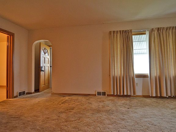 2nd image of 1507 S Illinois St