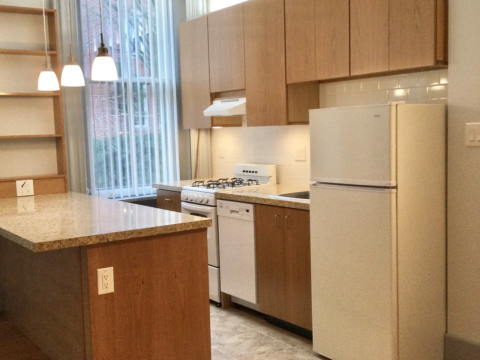 Studio, 300 sqft, $1,075 — Photo 2