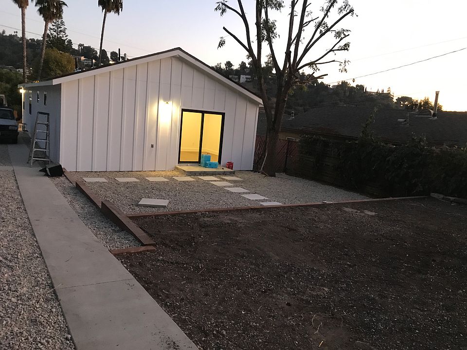 2nd image of 3343 Cazador St