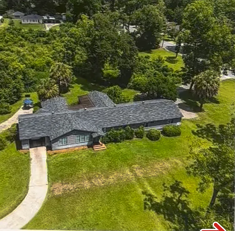 703 Adderton St — Photo 4