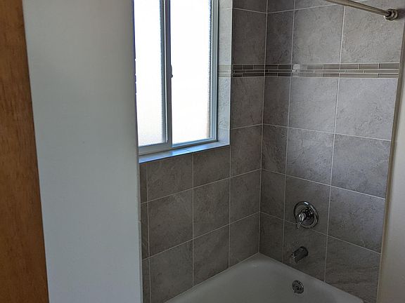 4th image of 2217 W Armour St #2217