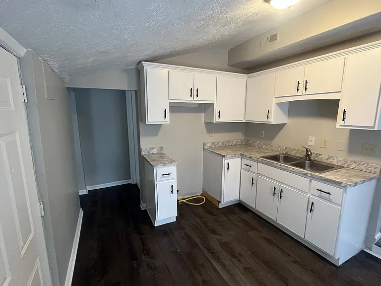 7728 Elton Ave — Photo 6