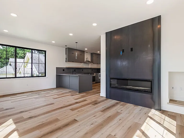 1615 Larrabee Ave — Photo 5
