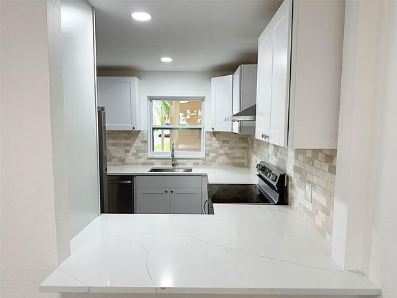 5th image of 9471 Evergreen Place #105