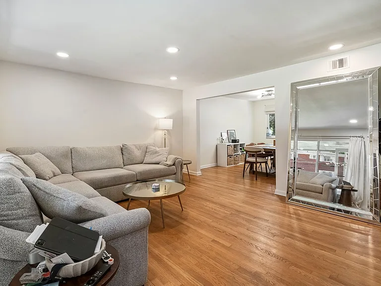 6581 Rosemoor St — Photo 3