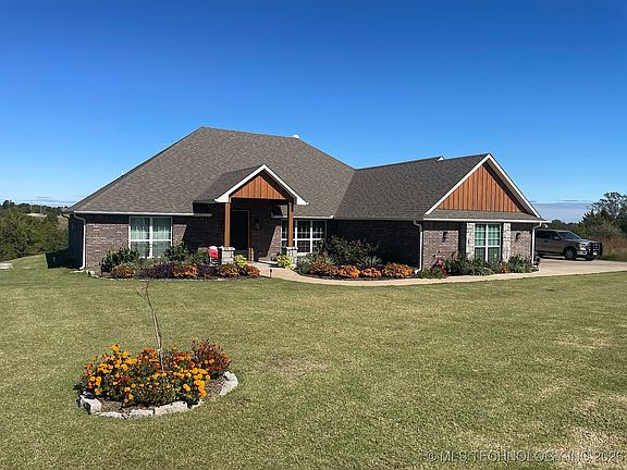 5th image of 1120 E Saint Andrews Cir