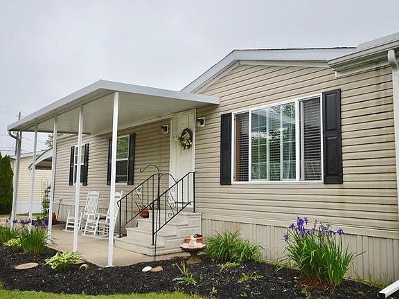 3rd image of 3 Cherry Ln #3