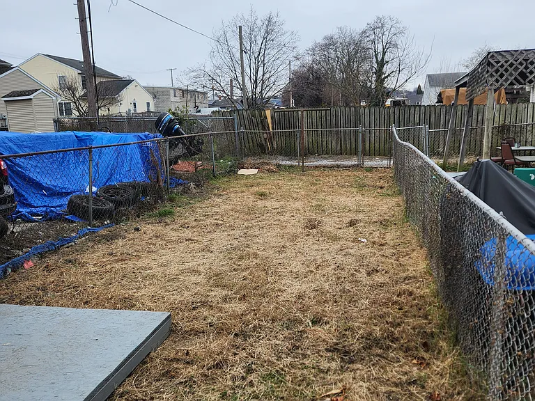 958 E Princess St — Photo 26