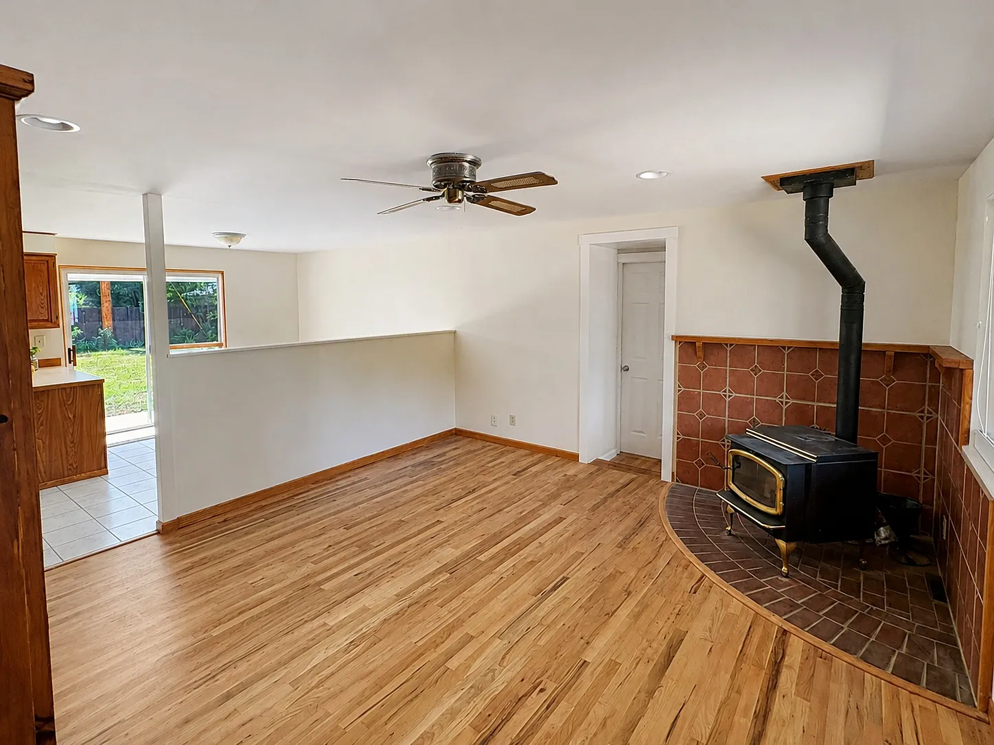 4 bed, 1107 sqft, $2,950 — Photo 3