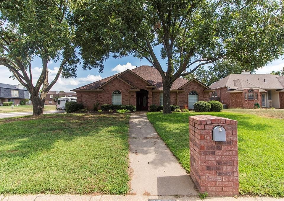 1st image of 2311 Lovell Ct