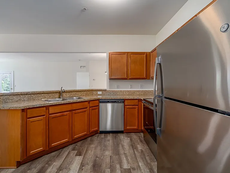 Ashford Apartments — Photo 96