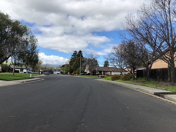 4th image of 630 Silvertop Way