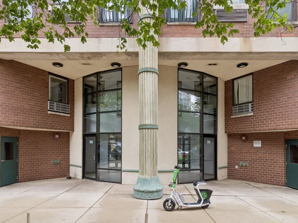 711 W Gordon Ter APT 117, Chicago, IL 60613