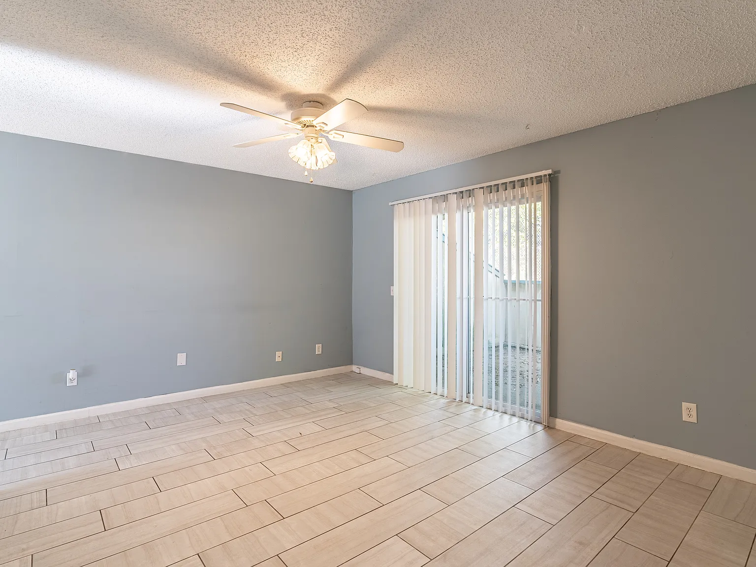 3 bed, 2.5 bath, 1440 sqft, $1,350 — Photo 2