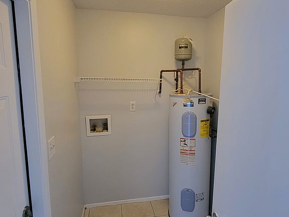 4th image of 3024 Yorktown Cir