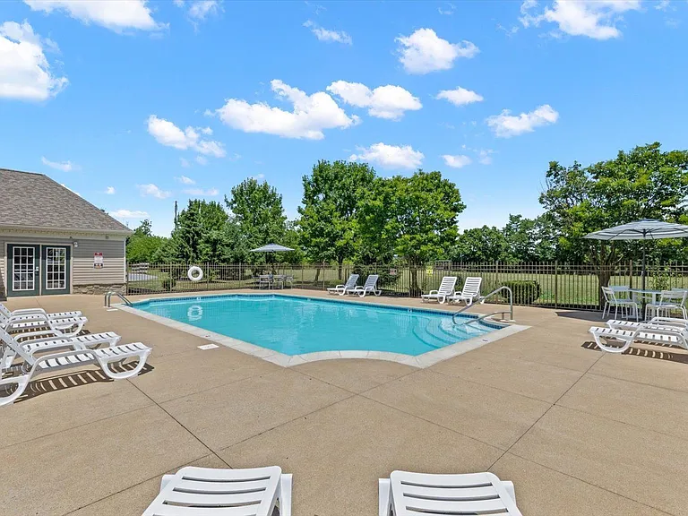 1835 Bradfield Dr — Photo 17