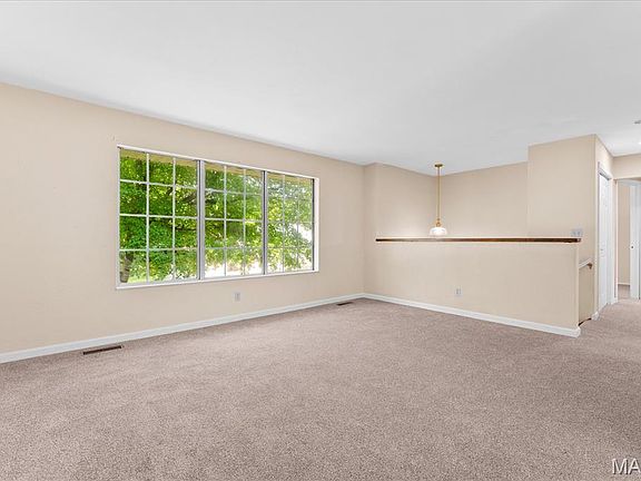 4th image of 2100 E Belle Ave