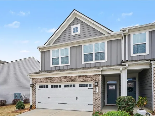136 Salt Lake Ln, Hoschton, GA 30548